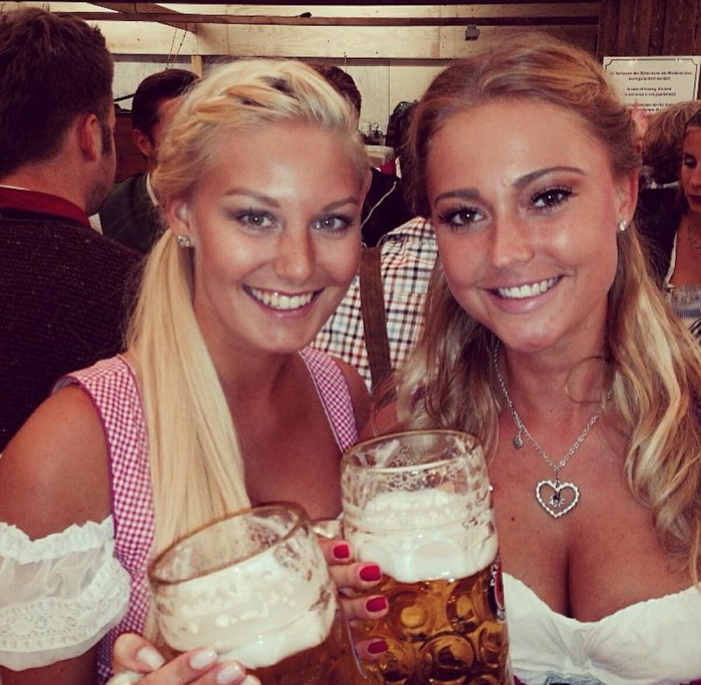 25P Sexy Dirndl Girls 385