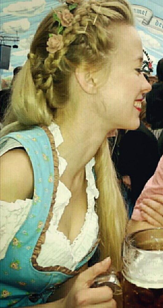 25P Sexy Dirndl Girls 385