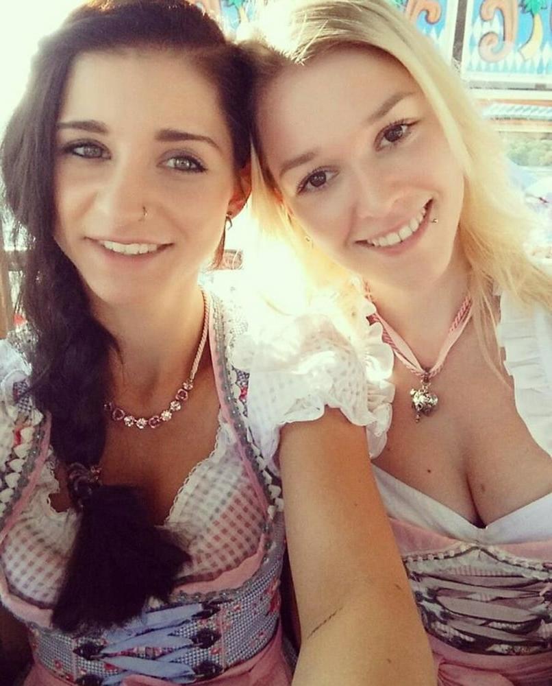 25P Sexy Dirndl Girls 385