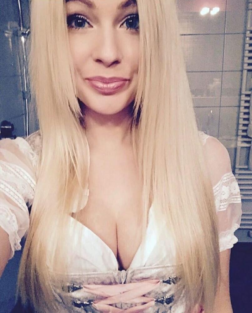 25P Sexy Dirndl Girls 385