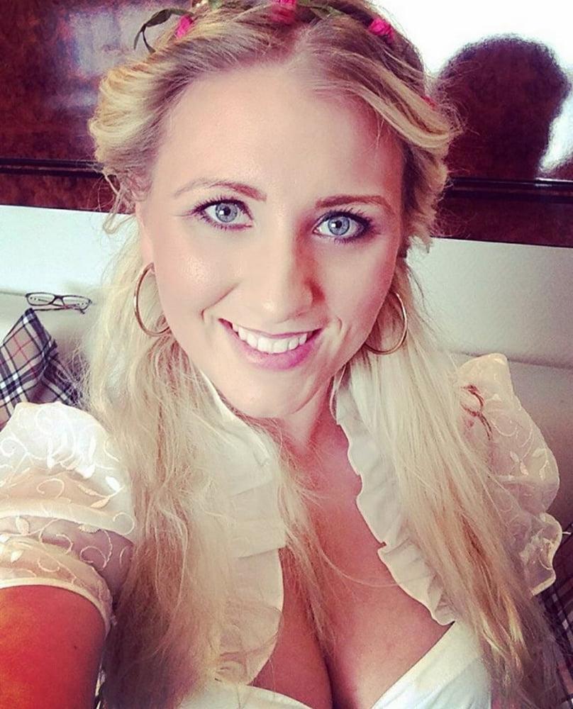25P Sexy Dirndl Girls 385