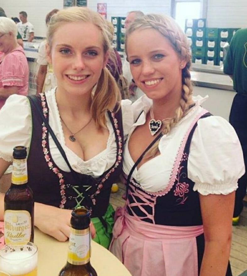 25P Sexy Dirndl Girls 385