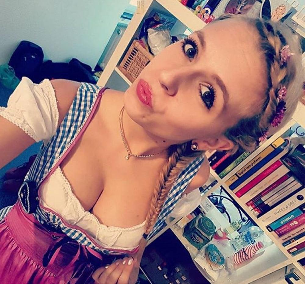 25P Sexy Dirndl Girls 385