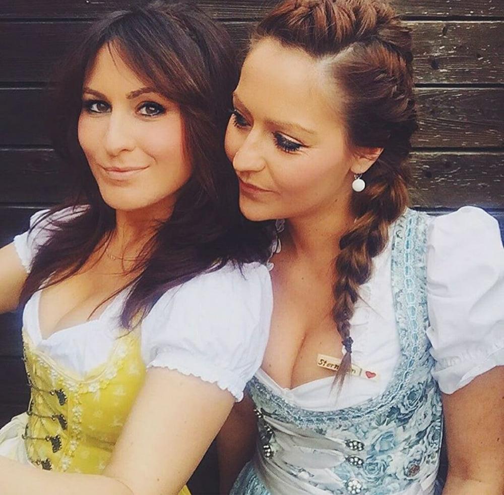 25P Sexy Dirndl Girls 385