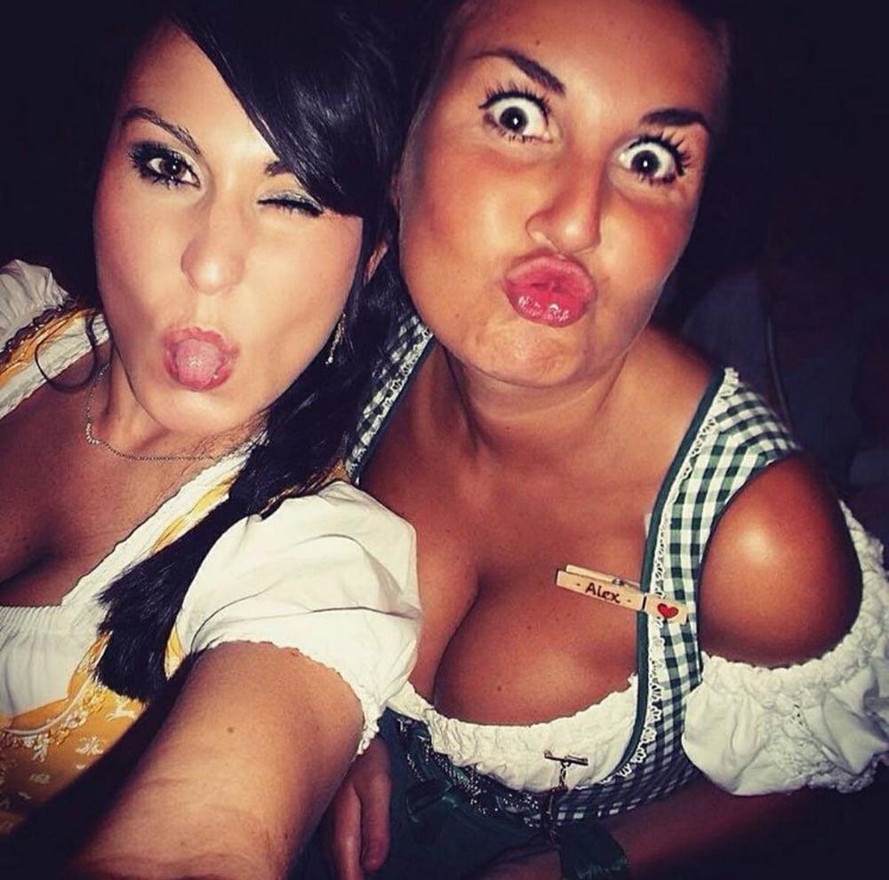 25P Sexy Dirndl Girls 385