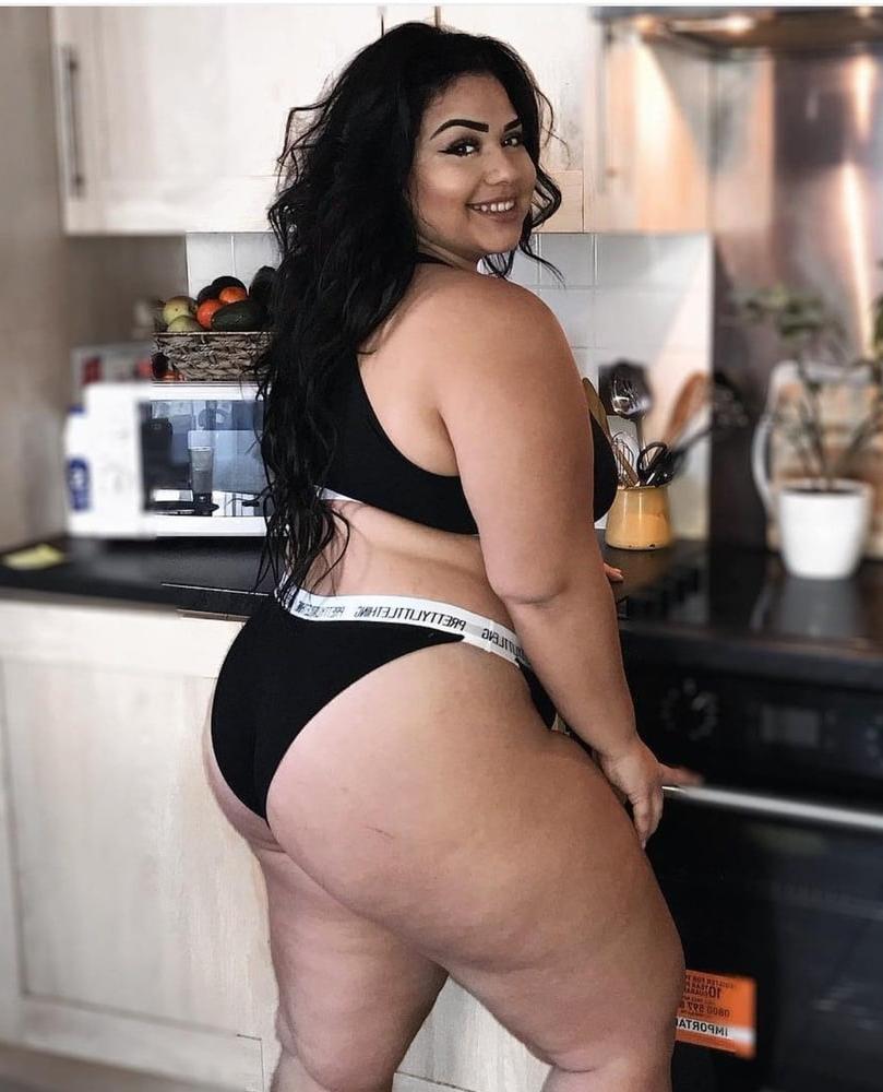 25P Thick Leg Latinas