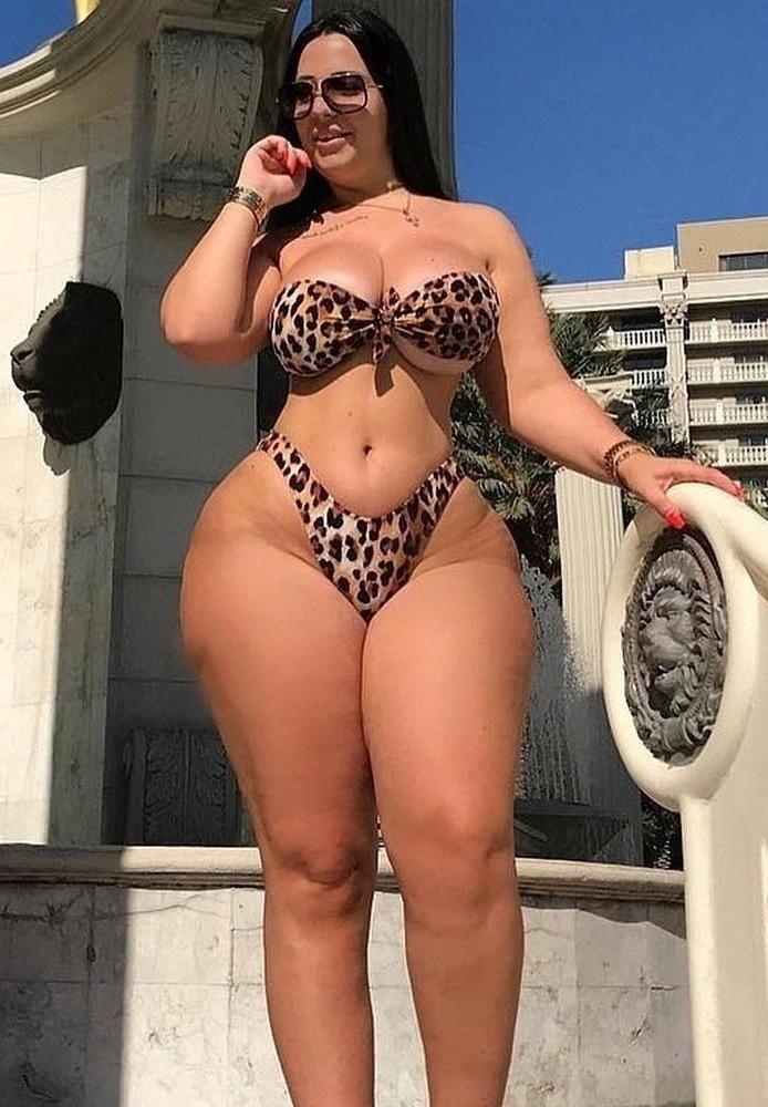 25P Thick Leg Latinas
