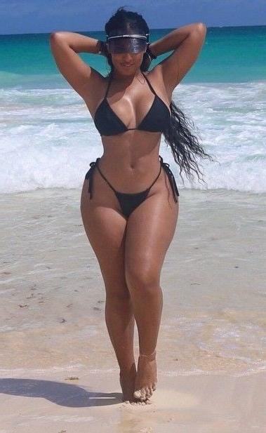 25P Thick Leg Latinas