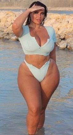 25P Thick Leg Latinas