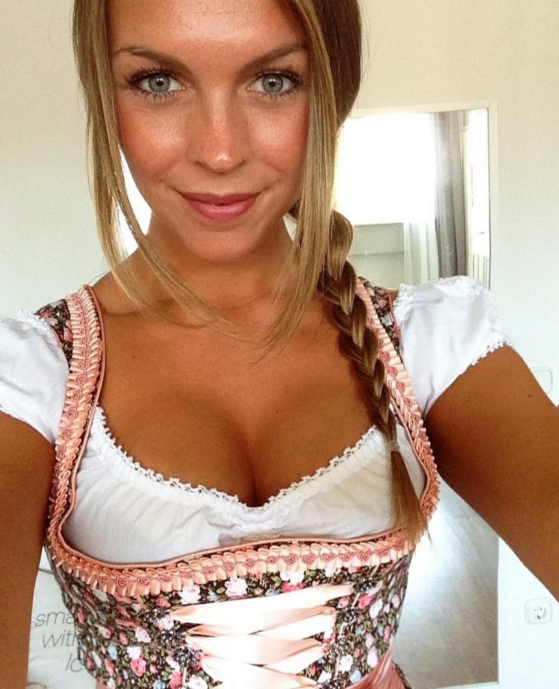 25P Sexy Dirndl Girls 383
