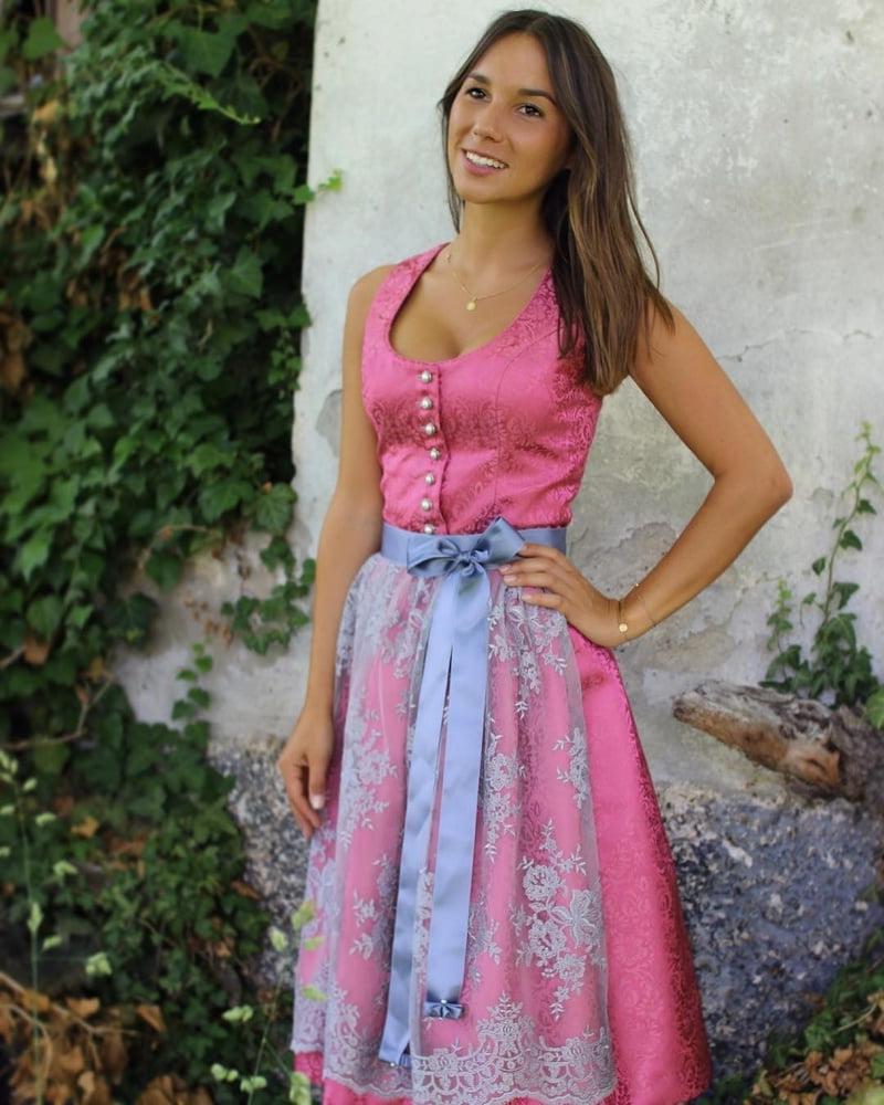 25P Sexy Dirndl Girls 383