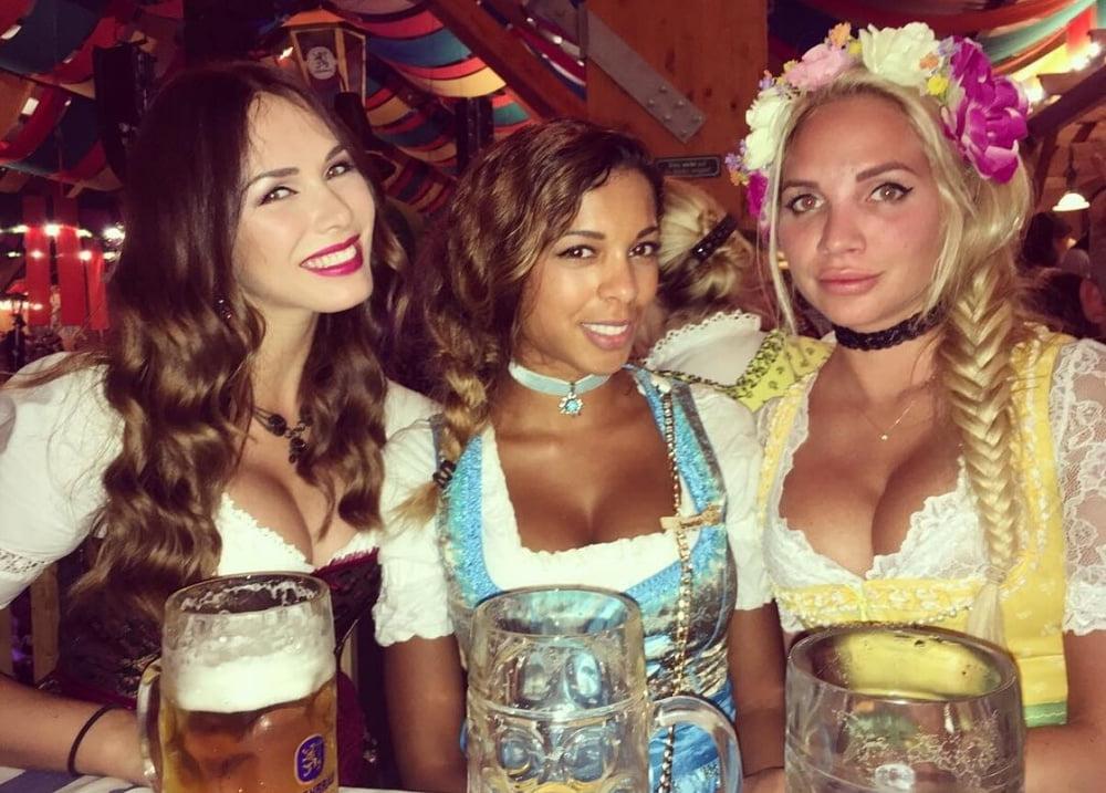 25P Sexy Dirndl Girls 383