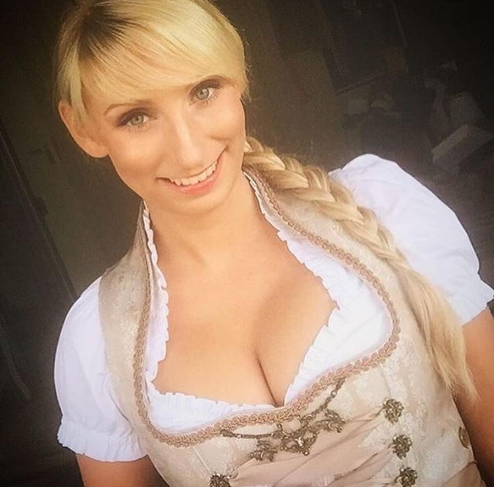 25P Sexy Dirndl Girls 383