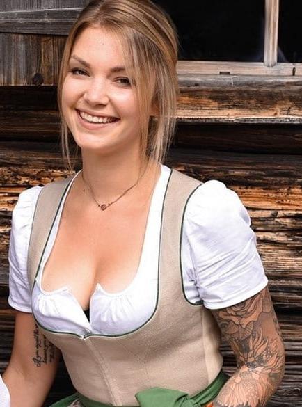25P Sexy Dirndl Girls 383