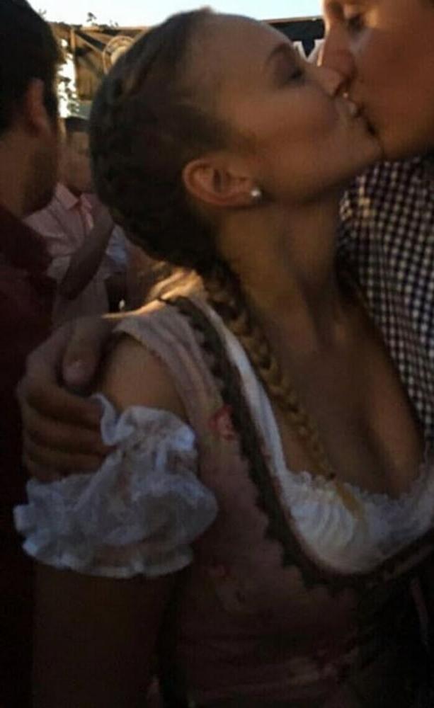 25P Sexy Dirndl Girls 383
