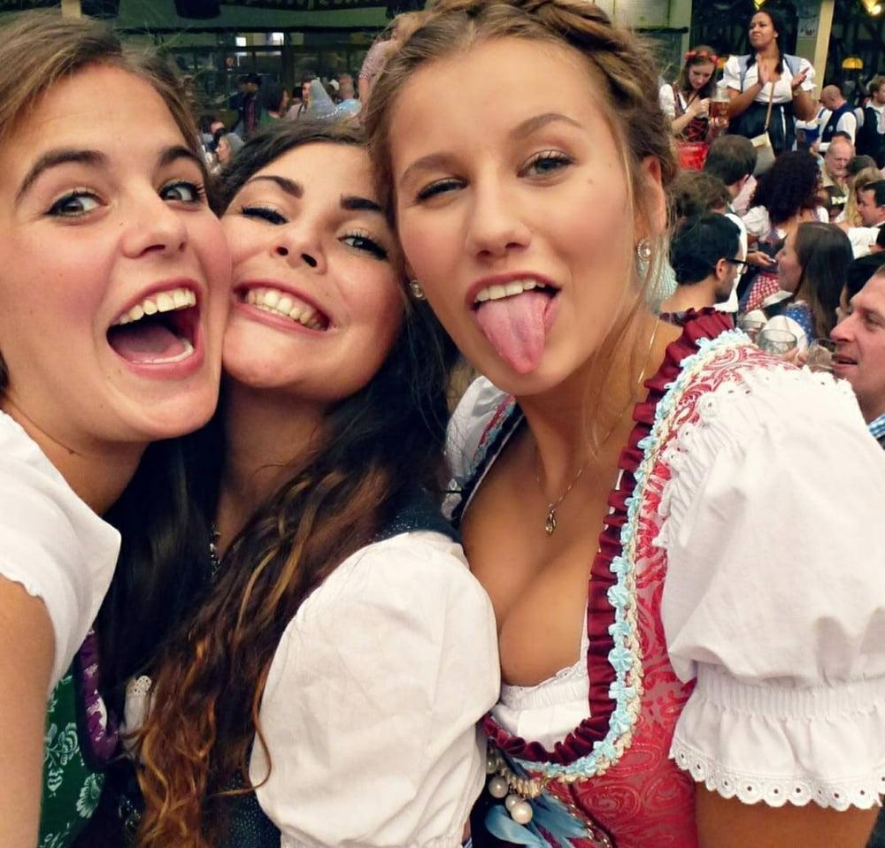 25P Sexy Dirndl Girls 383