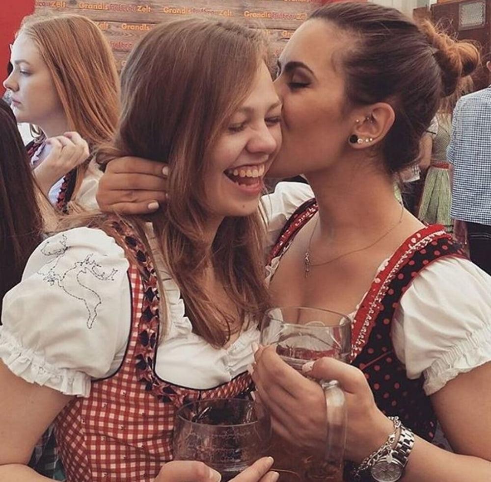 25P Sexy Dirndl Girls 383
