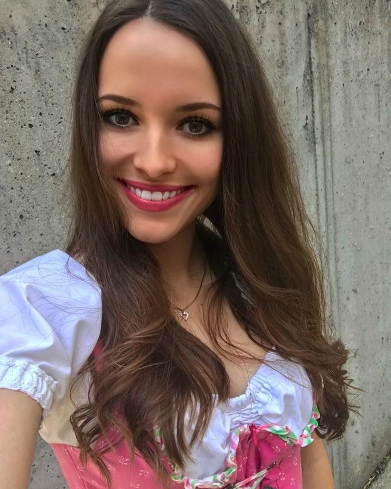 25P Sexy Dirndl Girls 384