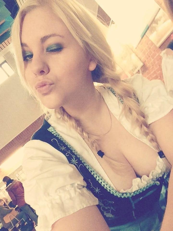 25P Sexy Dirndl Girls 384