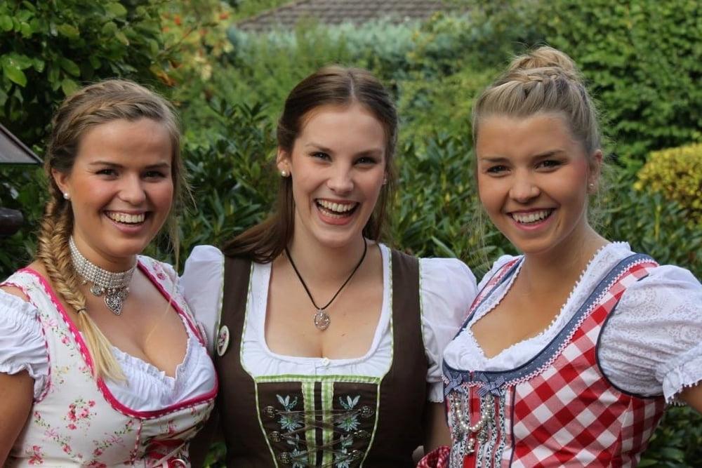 25P Sexy Dirndl Girls 384
