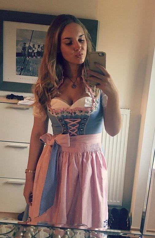 25P Sexy Dirndl Girls 384