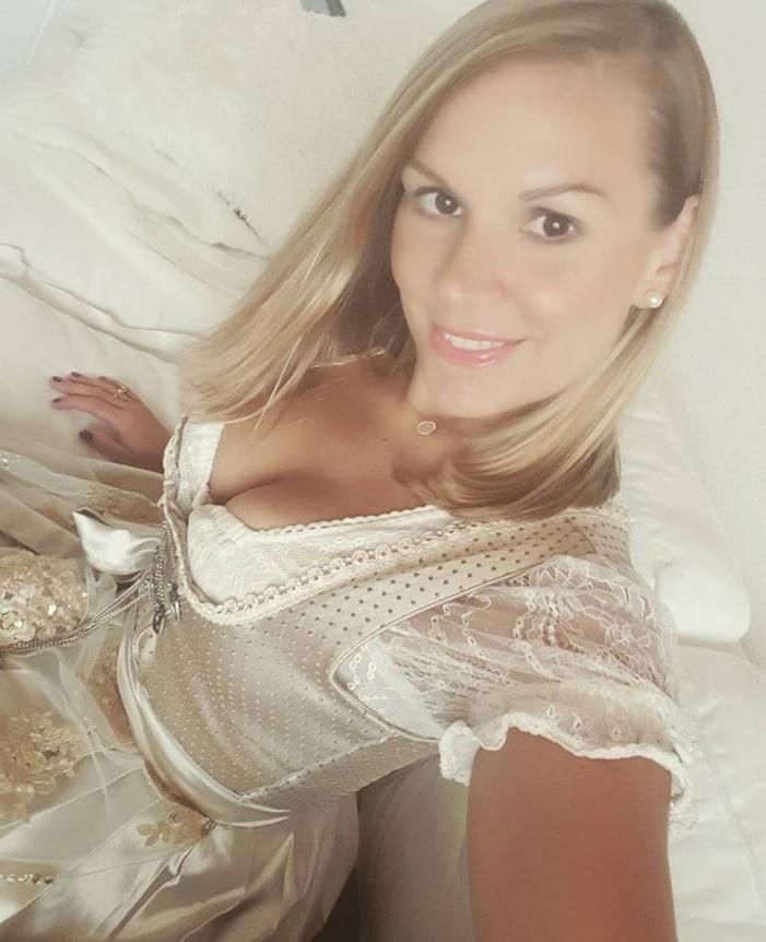 25P Sexy Dirndl Girls 384