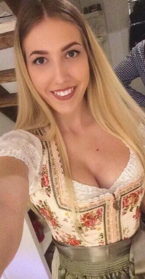 25P Sexy Dirndl Girls 384