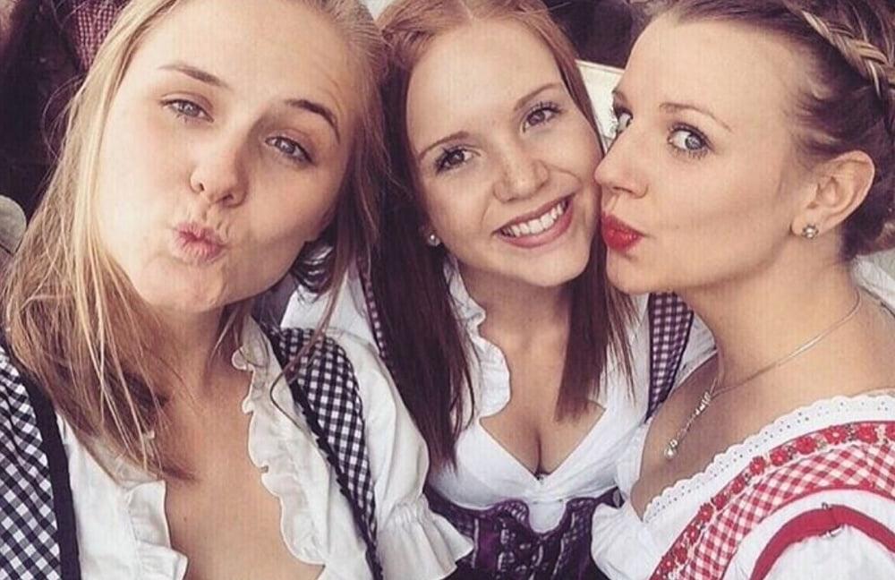 25P Sexy Dirndl Girls 384