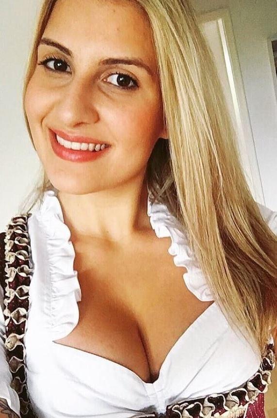 25P Sexy Dirndl Girls 384
