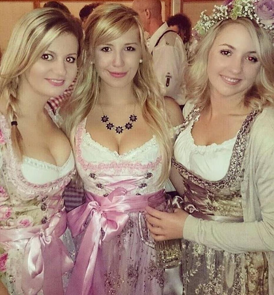 25P Sexy Dirndl Girls 384