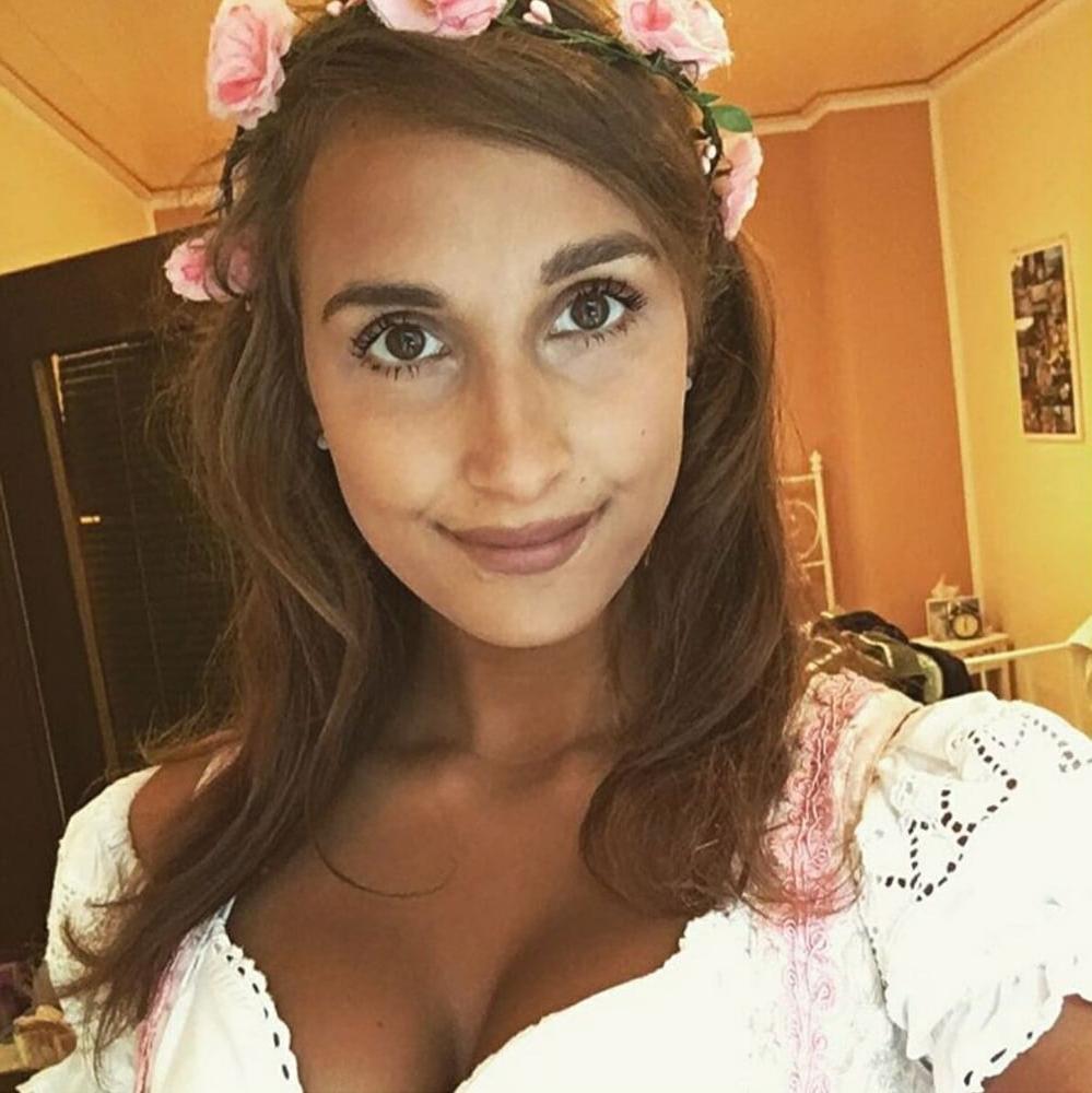 25P Sexy Dirndl Girls 382