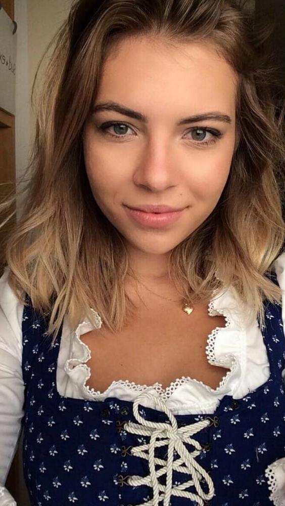 25P Sexy Dirndl Girls 382