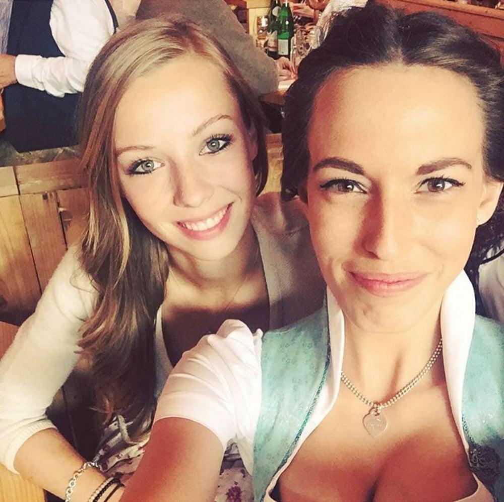25P Sexy Dirndl Girls 382
