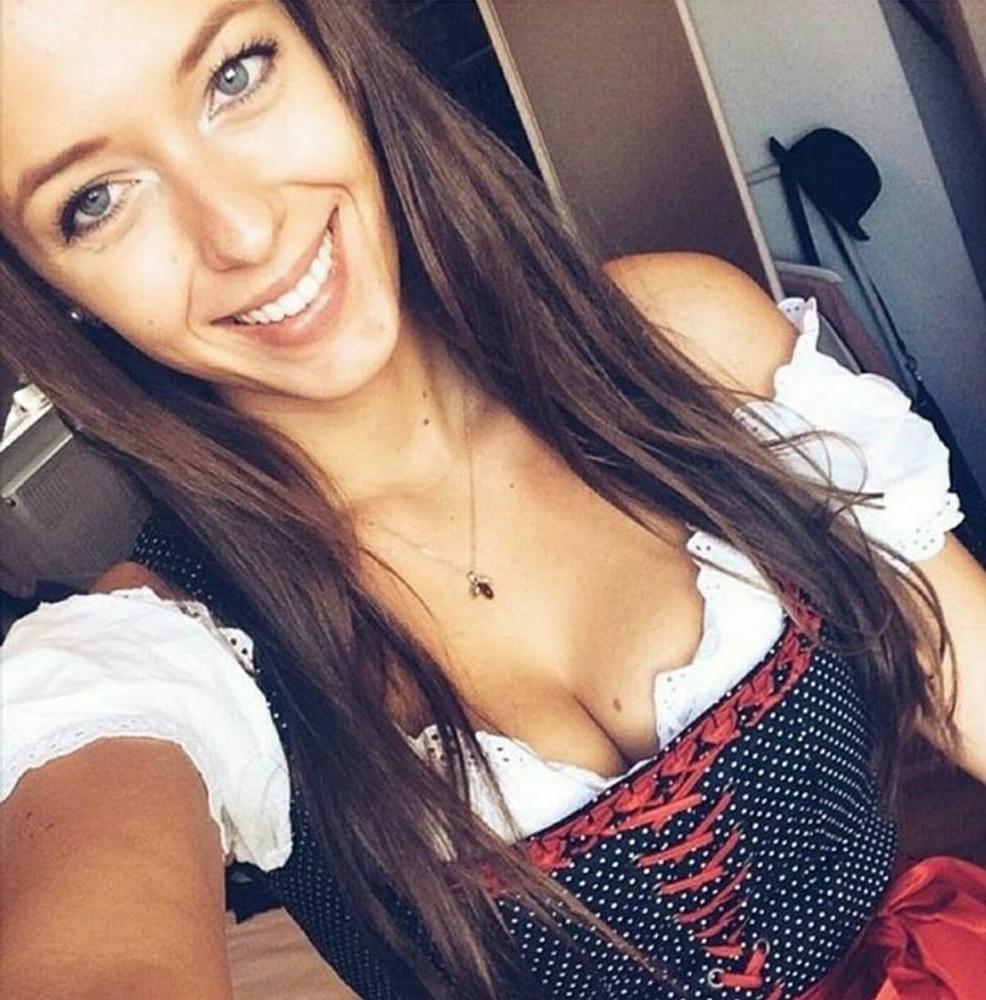 25P Sexy Dirndl Girls 382
