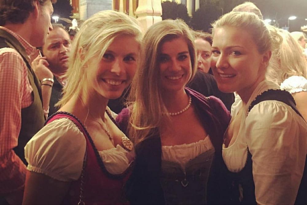 25P Sexy Dirndl Girls 382