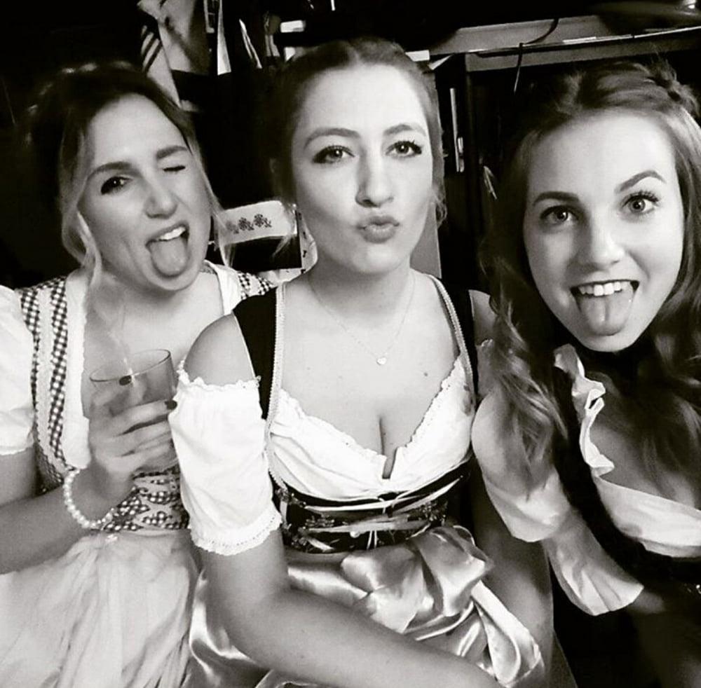 25P Sexy Dirndl Girls 382