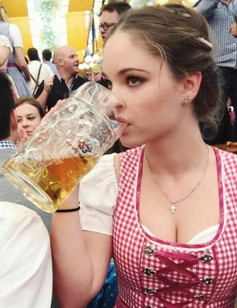 25P Sexy Dirndl Girls 382