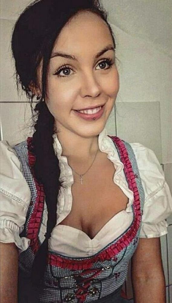 25P Sexy Dirndl Girls 382