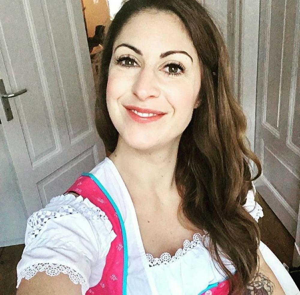 25P Sexy Dirndl Girls 382