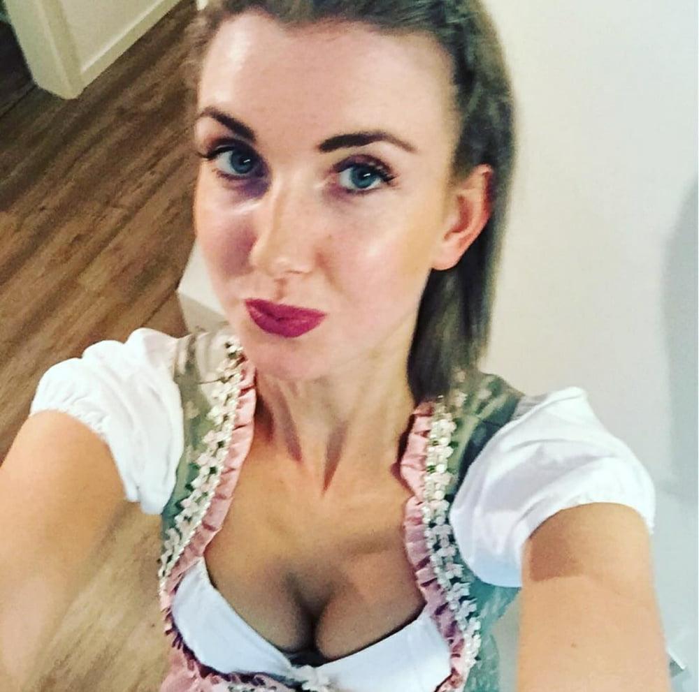 25P Sexy Dirndl Girls 382