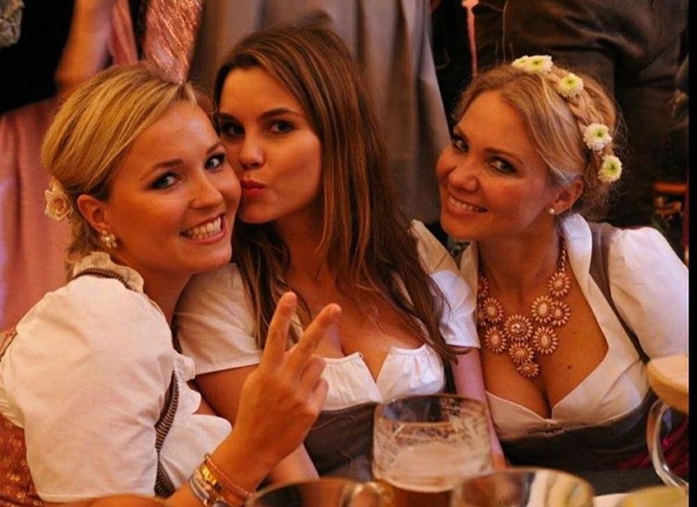 25P Sexy Dirndl Girls 382