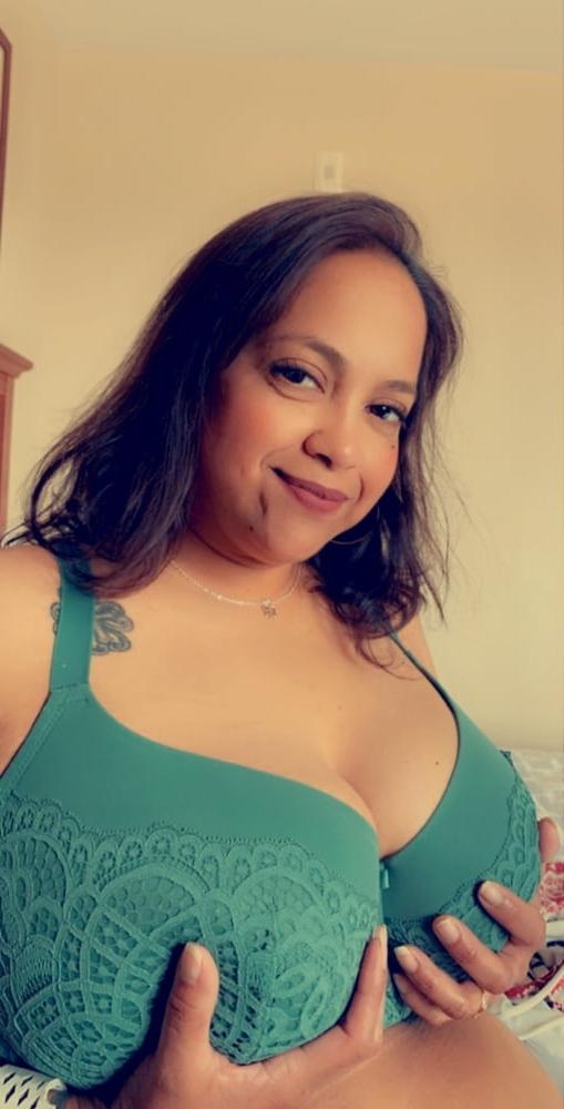 25P chubby latin milf bra and panties