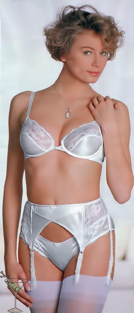25P GIRLS IN SATIN