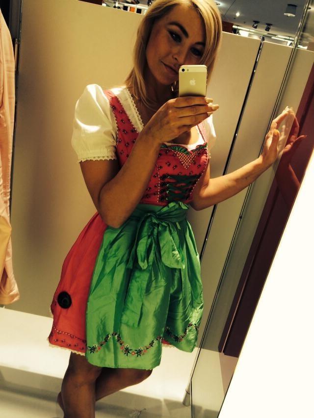 24P Sexy Dirndl Girls 380