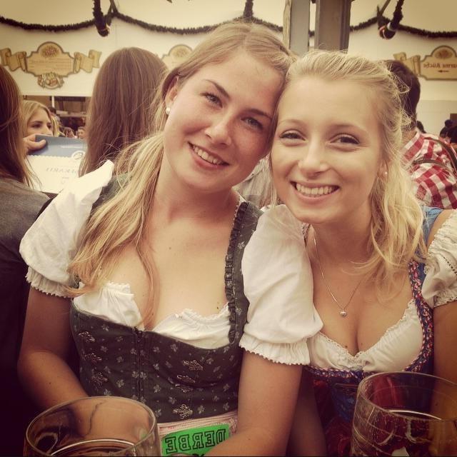 24P Sexy Dirndl Girls 380