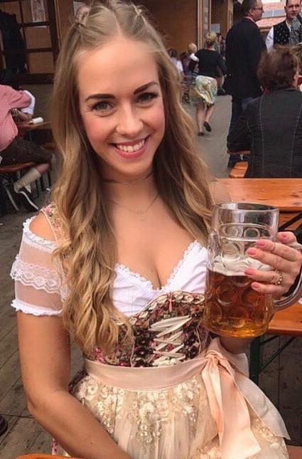 24P Sexy Dirndl Girls 380