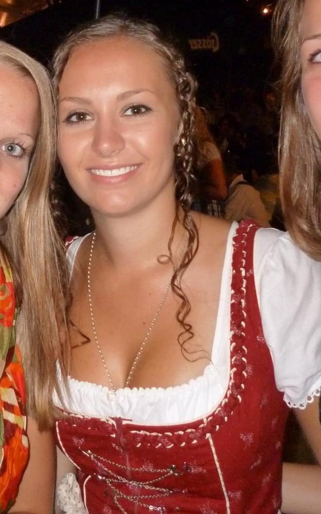 24P Sexy Dirndl Girls 380