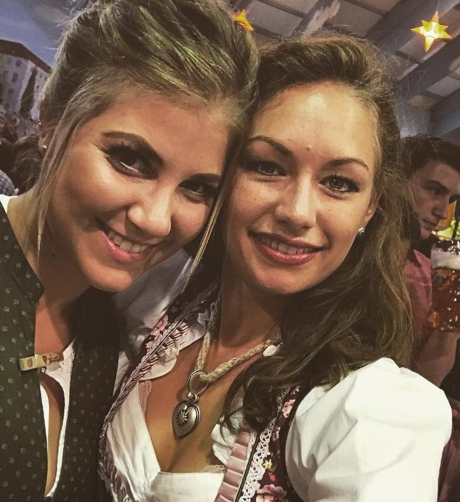 24P Sexy Dirndl Girls 380