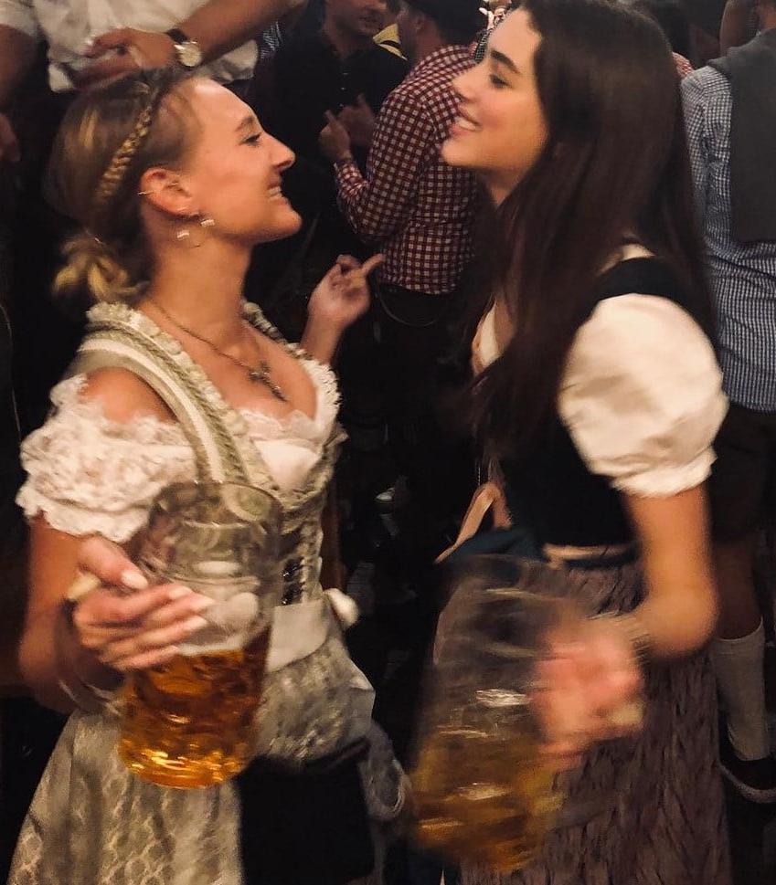 24P Sexy Dirndl Girls 380