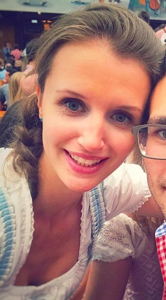 24P Sexy Dirndl Girls 380